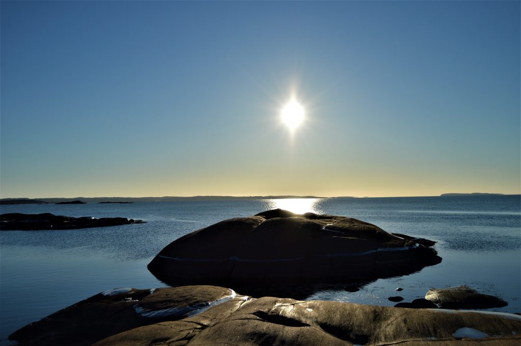 Glufsa på Kråkerøy – et navn som trenger forklaring. Sol fra skyfri himmel. Urbantoglandlig