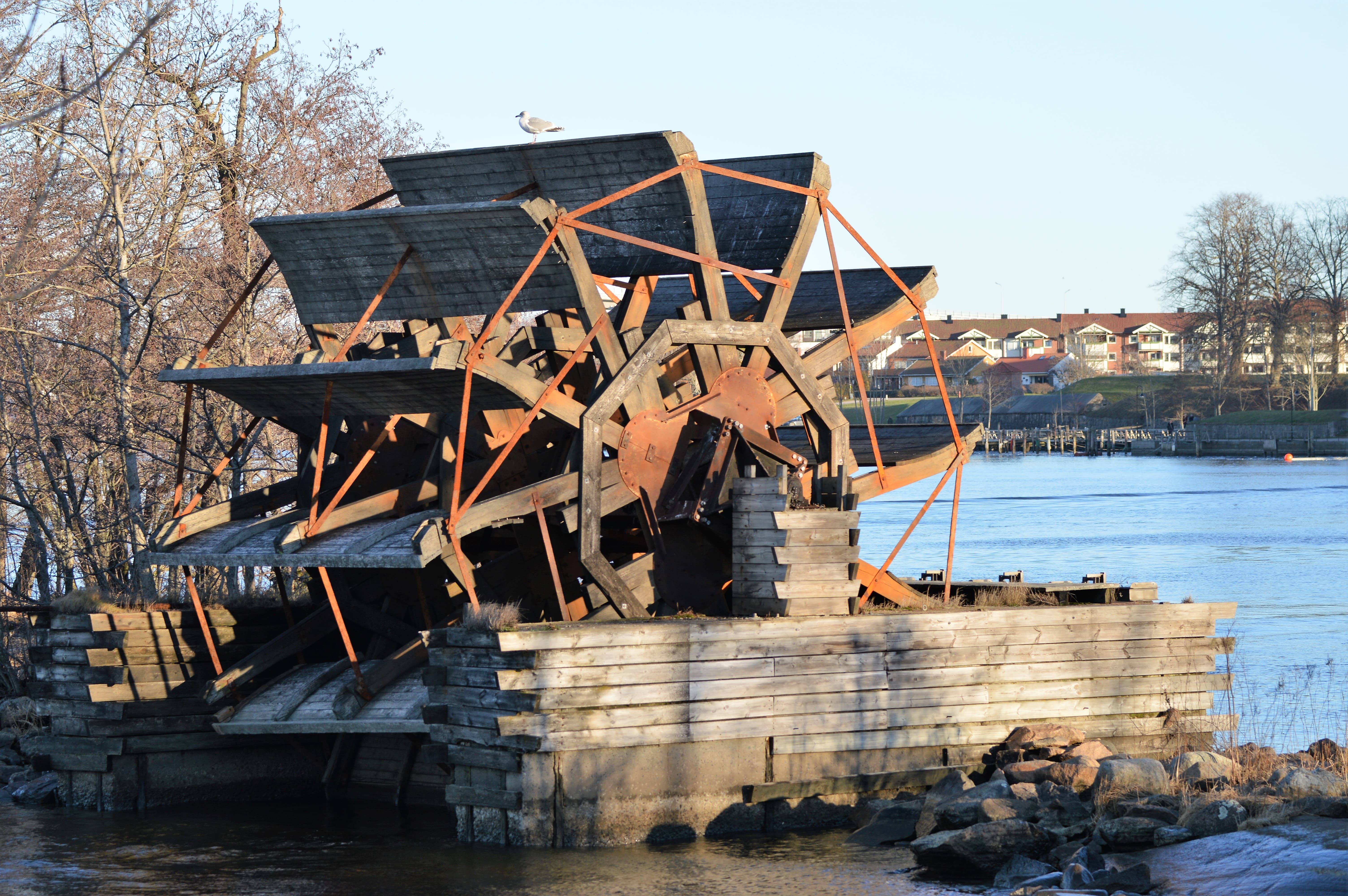 Historisk og kortreist tur til Isegran på Kråkerøy - Møllehjulet i elva