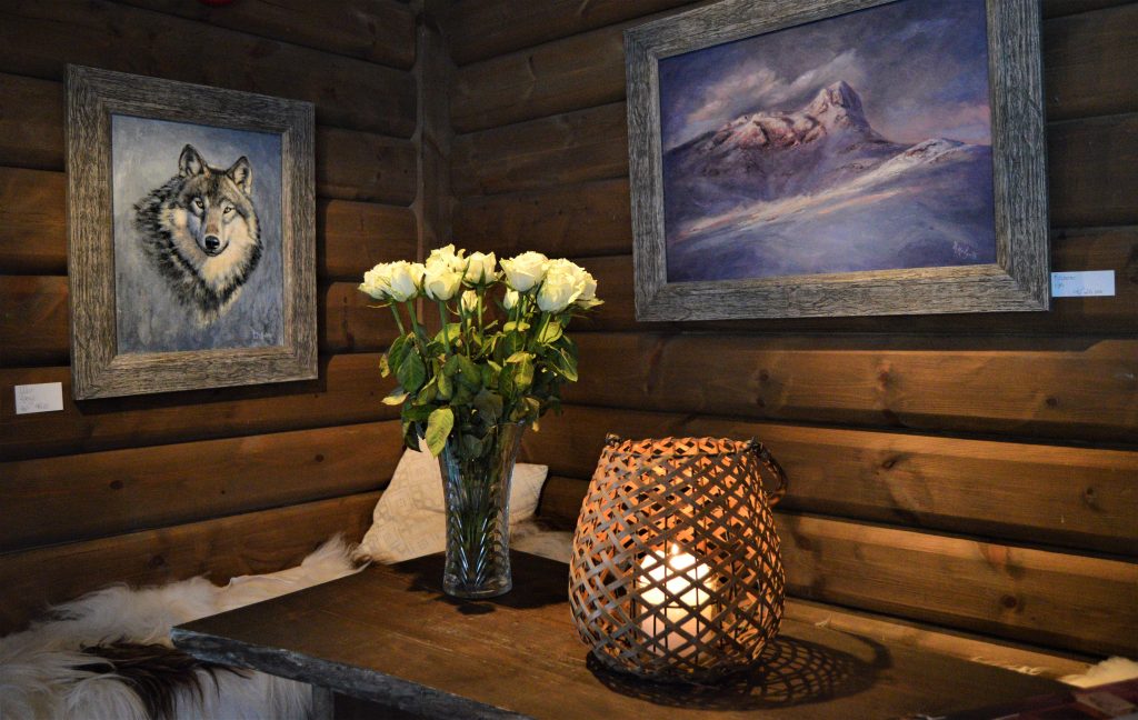 Detalj kunst på veggene på restauranten Bare Kos