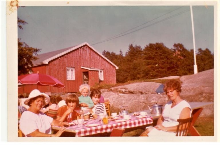 Lykken var å ha en farmor som kokke på Solhaug feriekoloni - her er tjukkeste slekten min: Ellen Svendsen, Tommy Andersen, Gro Anet Holme Brastad, Mette Gry Larsen, Gerda Larsen på Solhaug feriekoloni