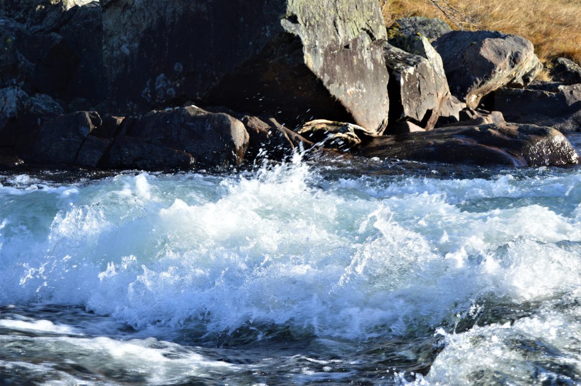 Naturskatt: Fossenden elv ved Raudøla bru i Beito