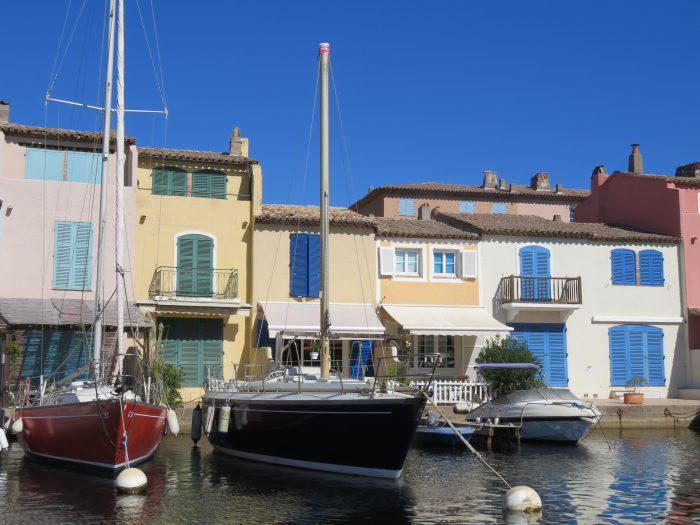 Port Grimaud - en idyllisk perle på den franske riviera - havnebyen langs den franske riviera.