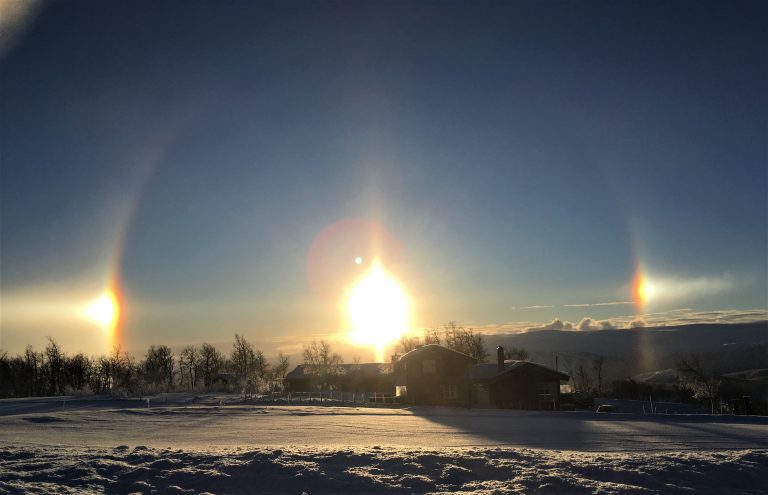 Bisol, naturfenomenet som jeg så på Beitostølen - Bildet av bisolen er tatt på Garli, parkeringsplassen