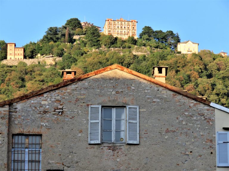 Fra Como og opp i åssiden