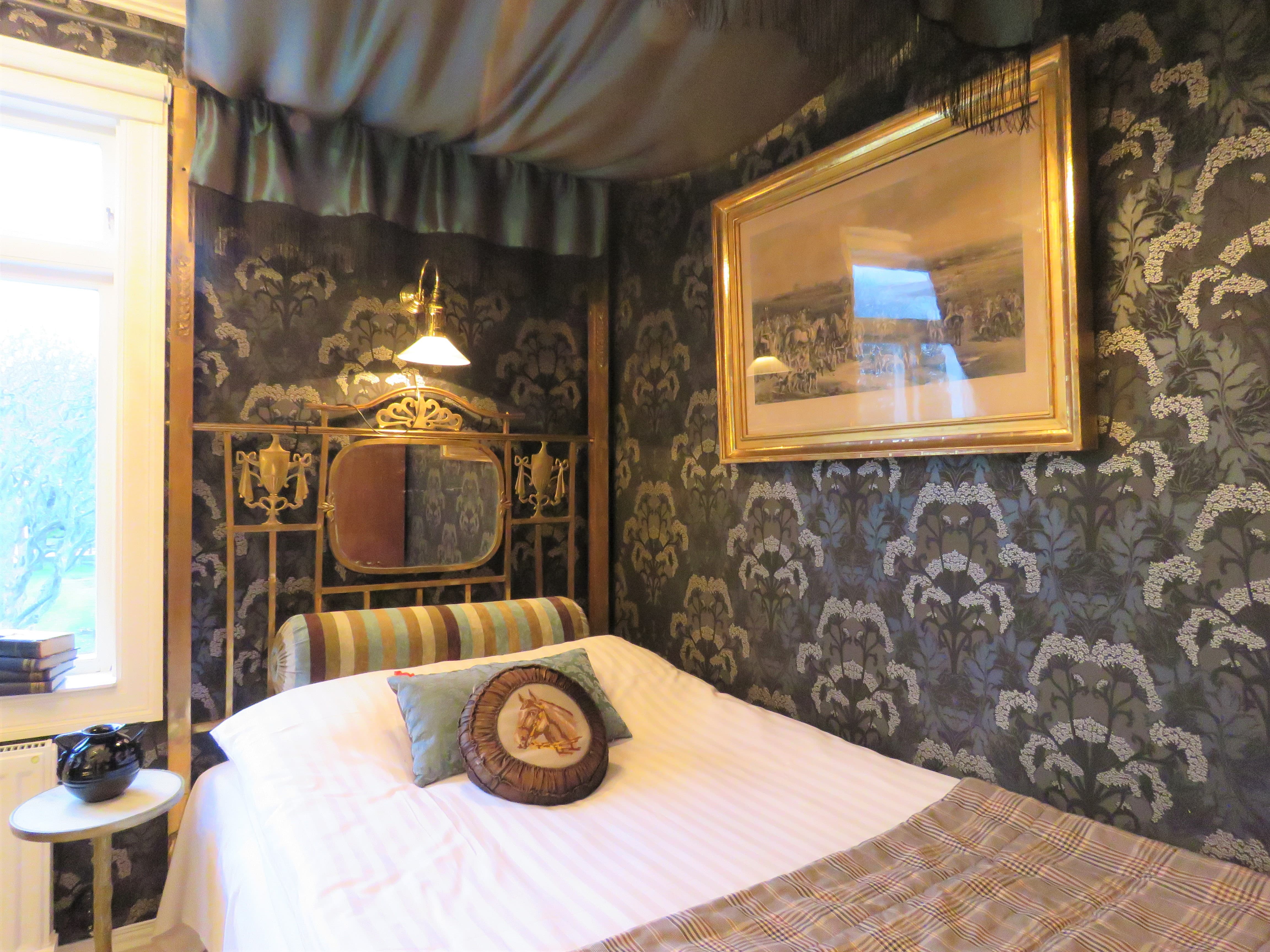 Et romantsik soverom i hotellet Strandflickorna, Lysekil.