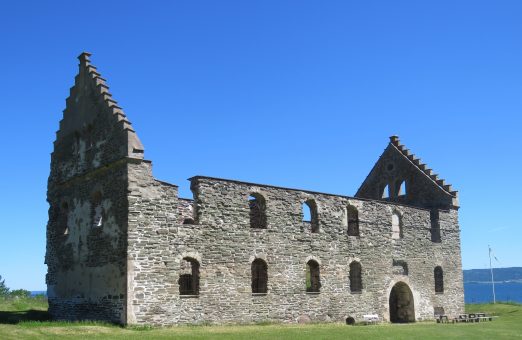 Ruinene fra borgen fra tiden da grevskapet Brahe residerte på Visingsö, Vättern, Småland