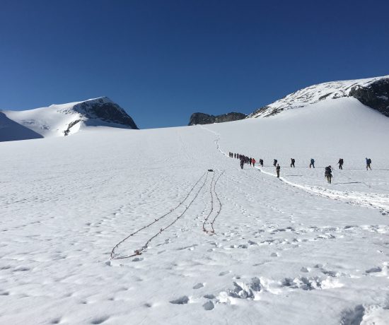 Far/datter-tur til Galdhøpiggen - i taulag over Styggebreen