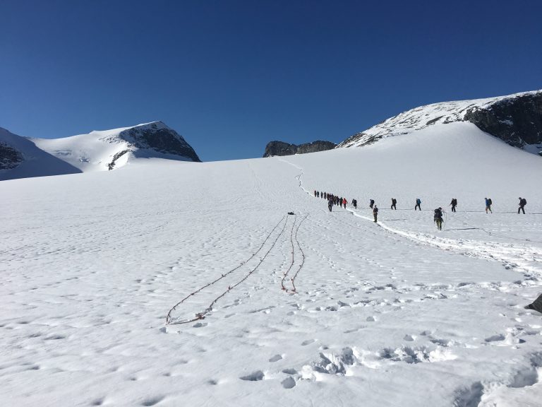 Far/datter-tur til Galdhøpiggen - i taulag over Styggebreen