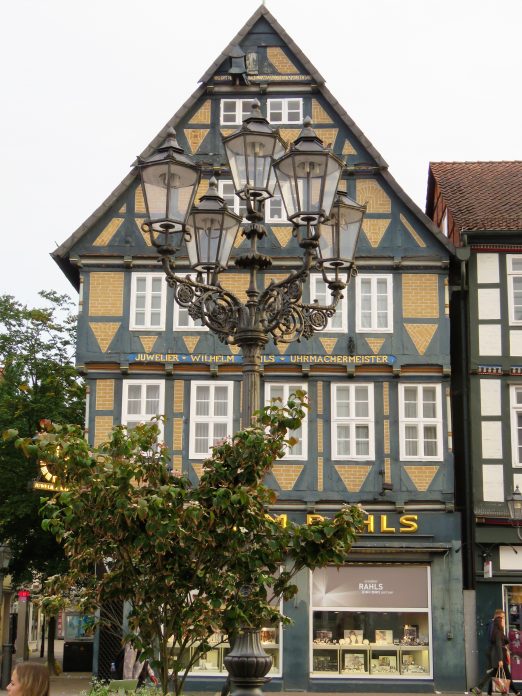 Er Celle i Tyskland et eventyr. Et typisk bindeverkshus i Celle. Urbantoglandlig