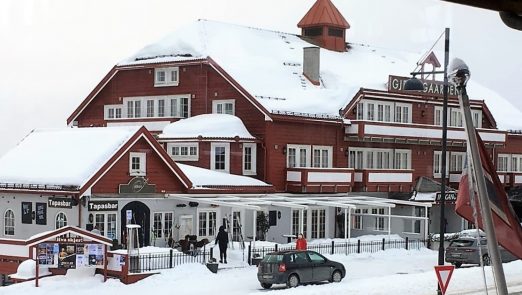 Ikke er født med ski på beina - Beitostølen, Gjestegårrden med leiligheter oog restaurant
