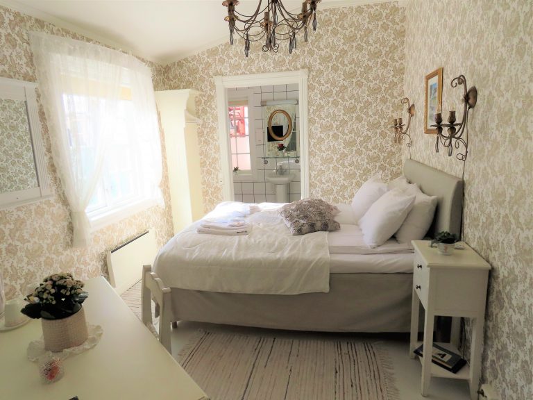 Vinn en overnatting for to i Gamlebyen hotell, Fredrikstad - fra et av de romantiske soverommene