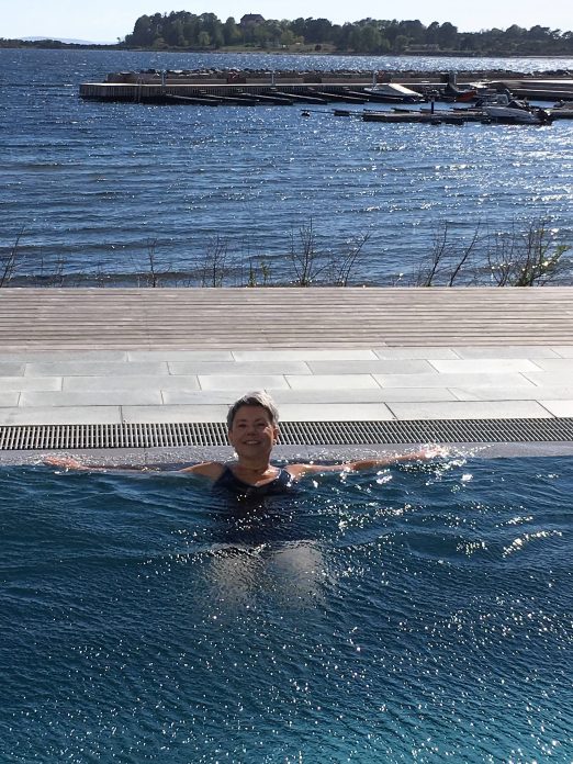 Støtvig Hotel i Hampton-stil og med utsikt mot evigheten - Det er en sann nytelse å bade ute i oppvarmet basseng