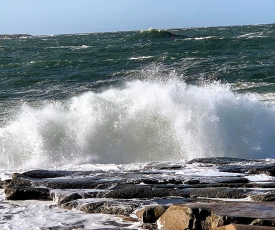 Med Vesterøy på Hvaler i ryggen, har du Amerika forut - Bølgen lo inn mot landIMG_3587 (2)