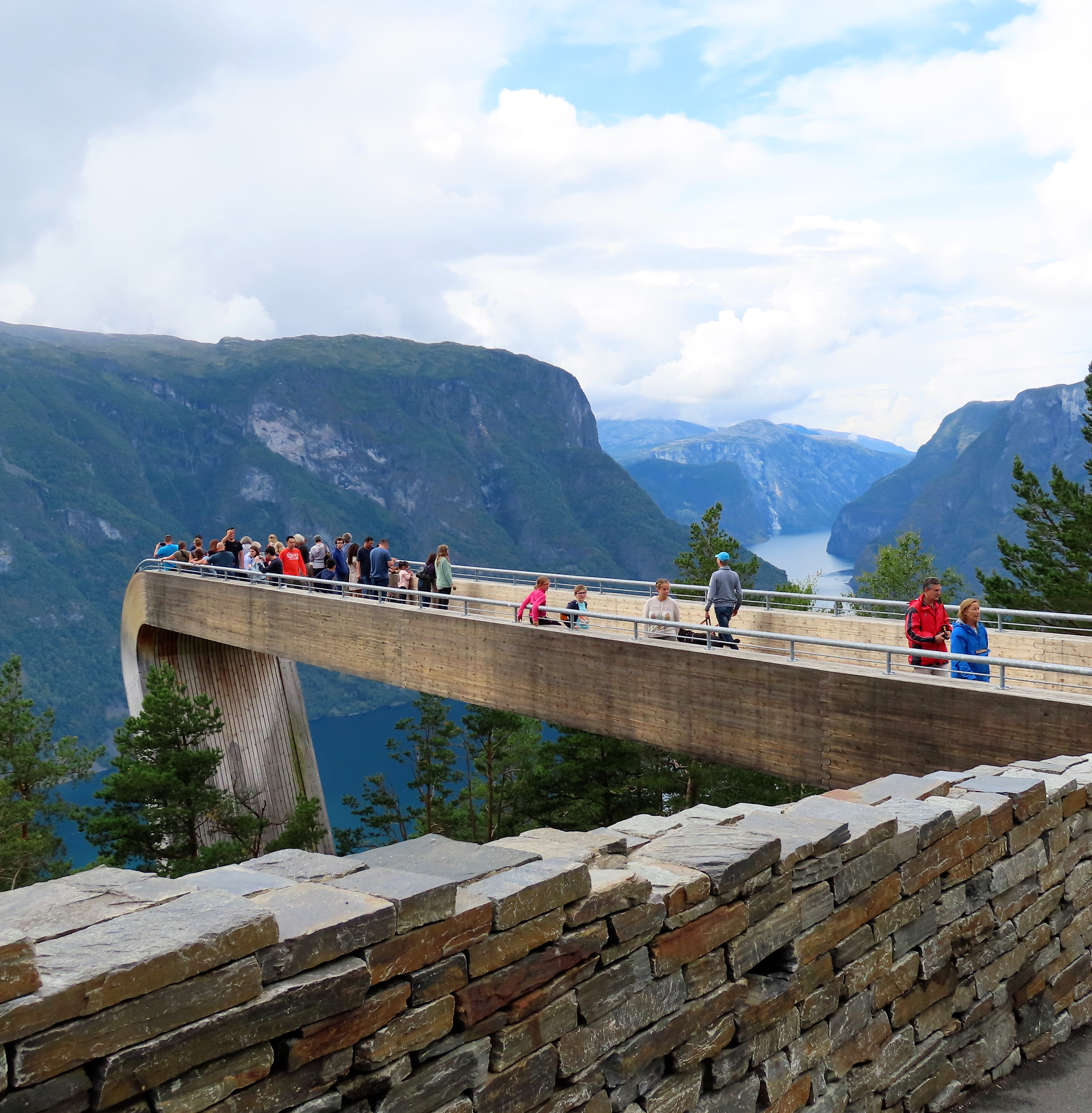 Over Aurlandsfjellet - på en nasjonal turistvei - ved Stegastein IMG_3187 (2)
