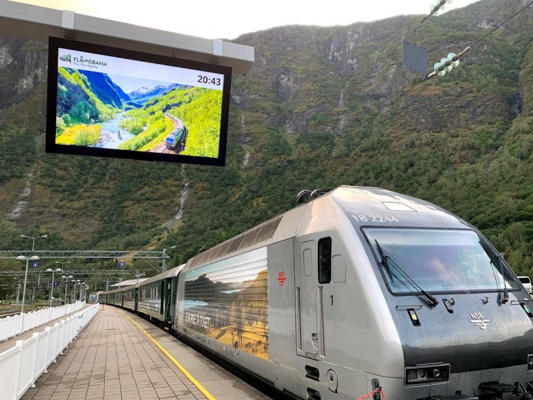 Flåmsbanen – befant vi oss på verdens vakreste togreise - toget før påstigning IMG_2540