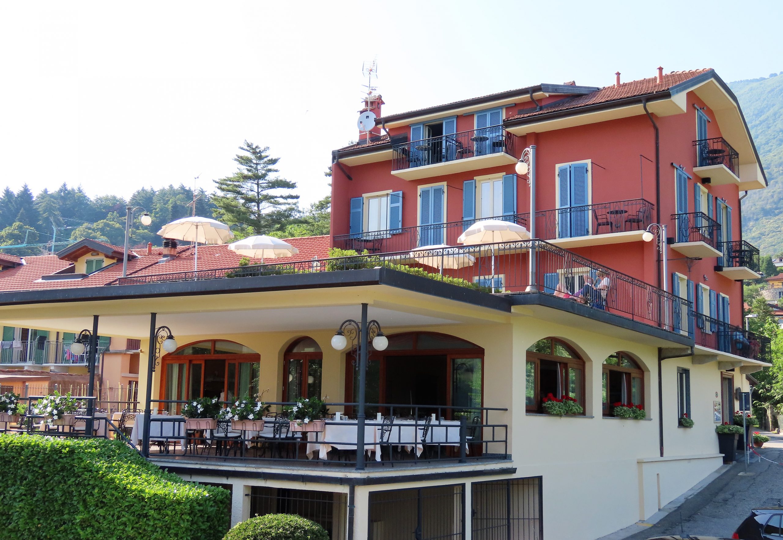 La Quertina - hotell og restaurant som ligger som nabo av campingplassen i Mergozzo