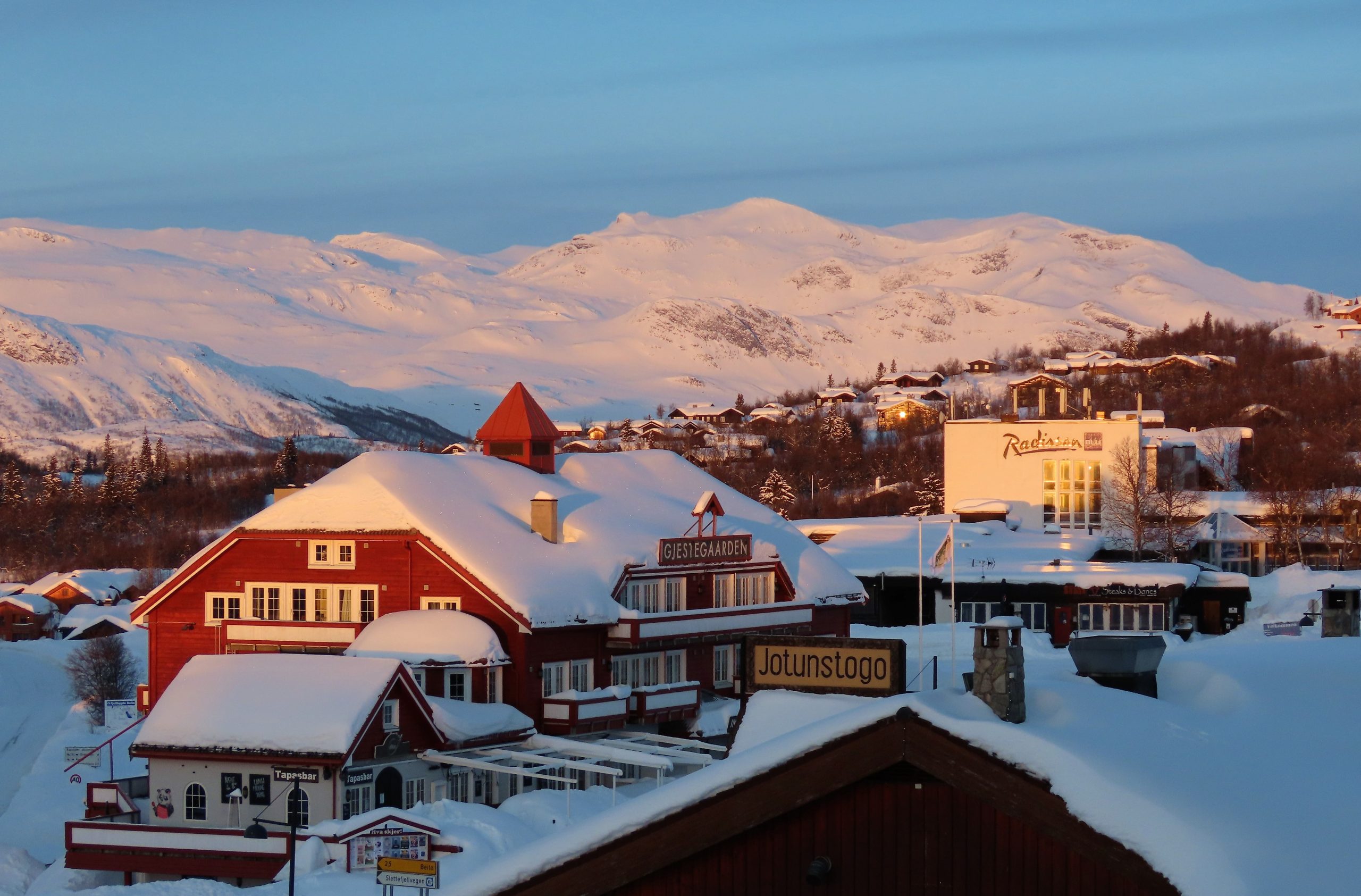Bo godt året rundt på Beitostølen - morgenstund med sol