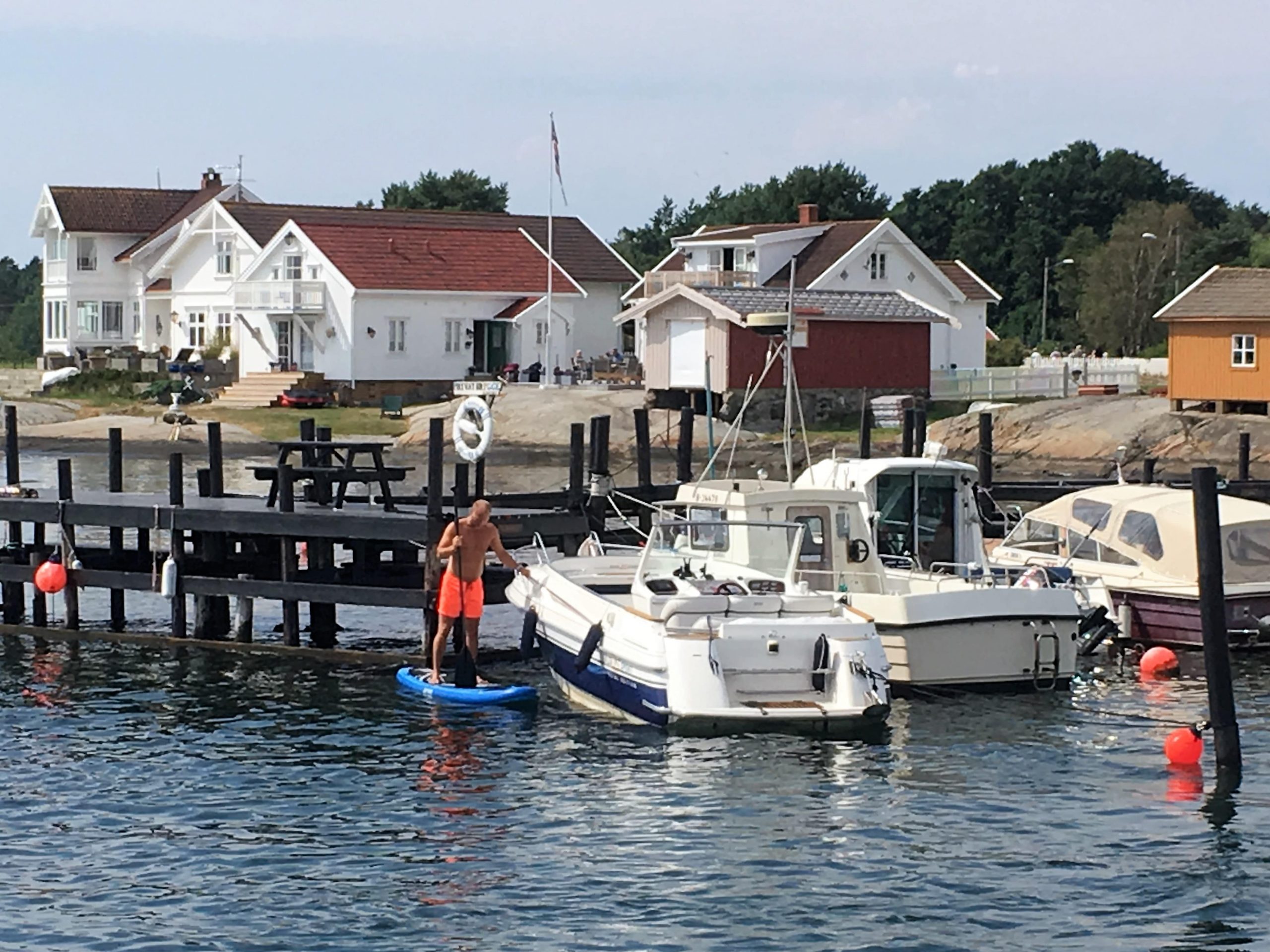 Lauer er en liten og vakker øy langs øyhoppruten