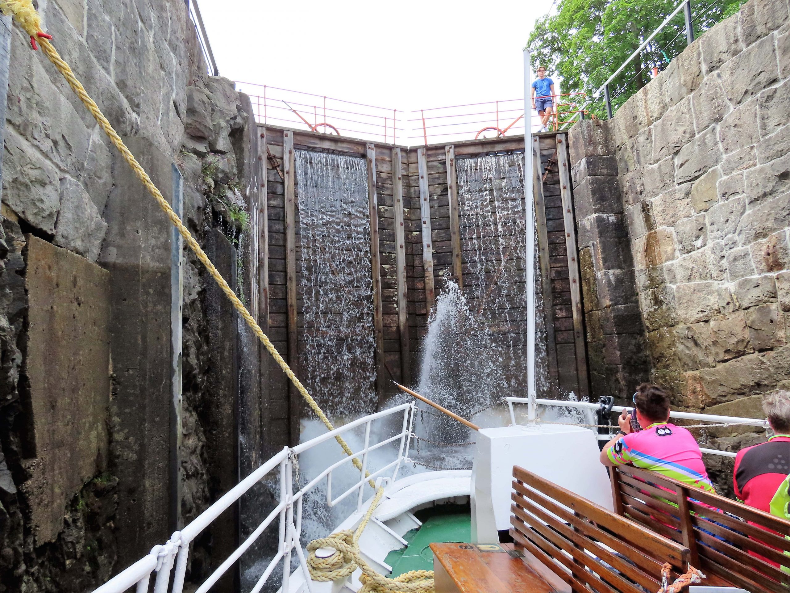 Telemarkskanalen er en familievennlig norgesferie - en av slusene før den åpner seg