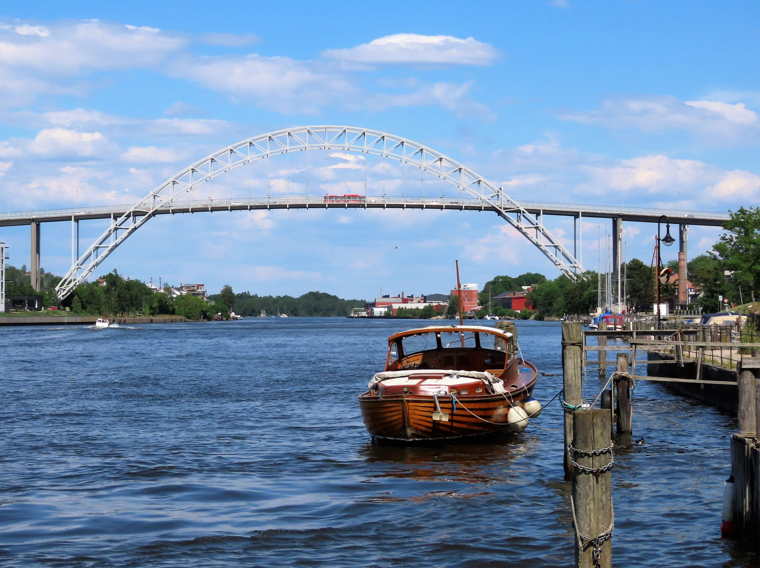 Tresnekka ligger fortøyd like ved fergeleiet i Gamlebyen