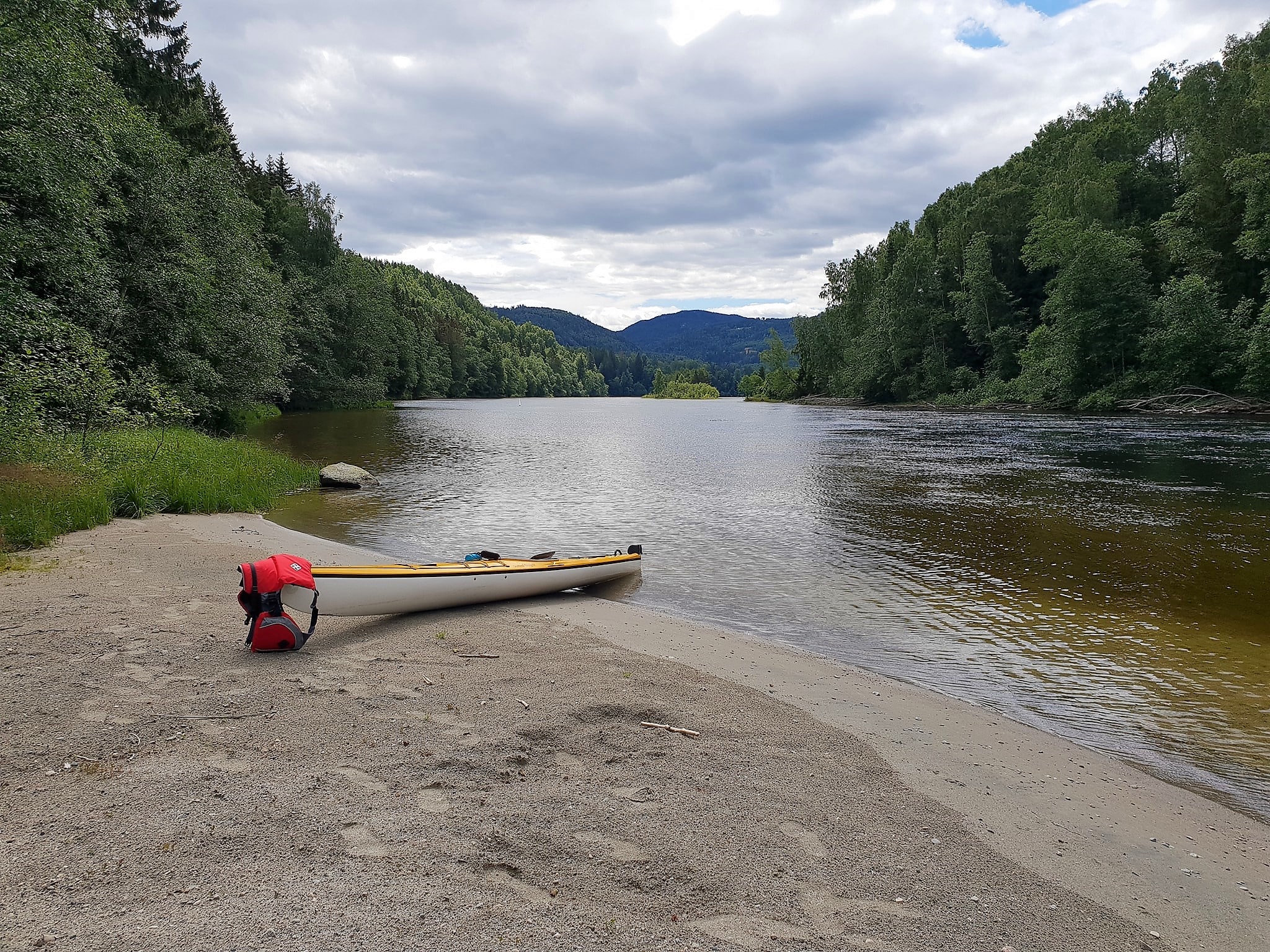 Vår venn Steinar på tur i kajakk på Norsjø del 1