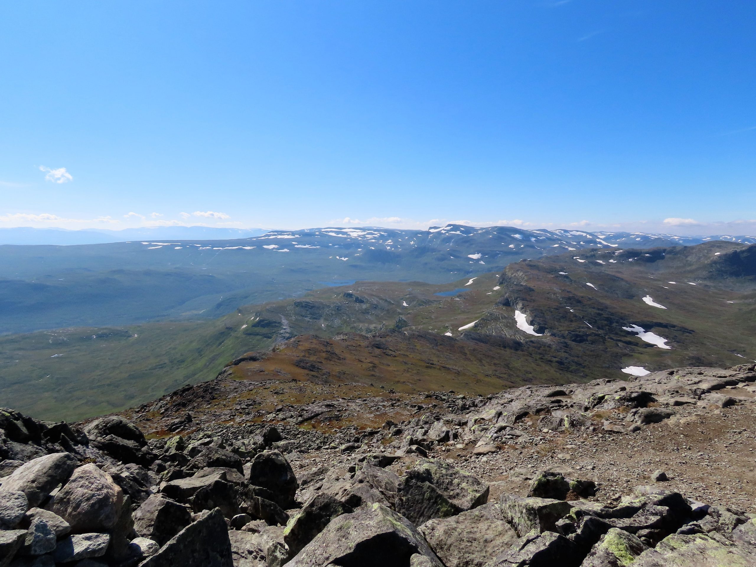 Bitihorn 1607 MOH – porten til Jotunheimen Utsikt fra toppen
