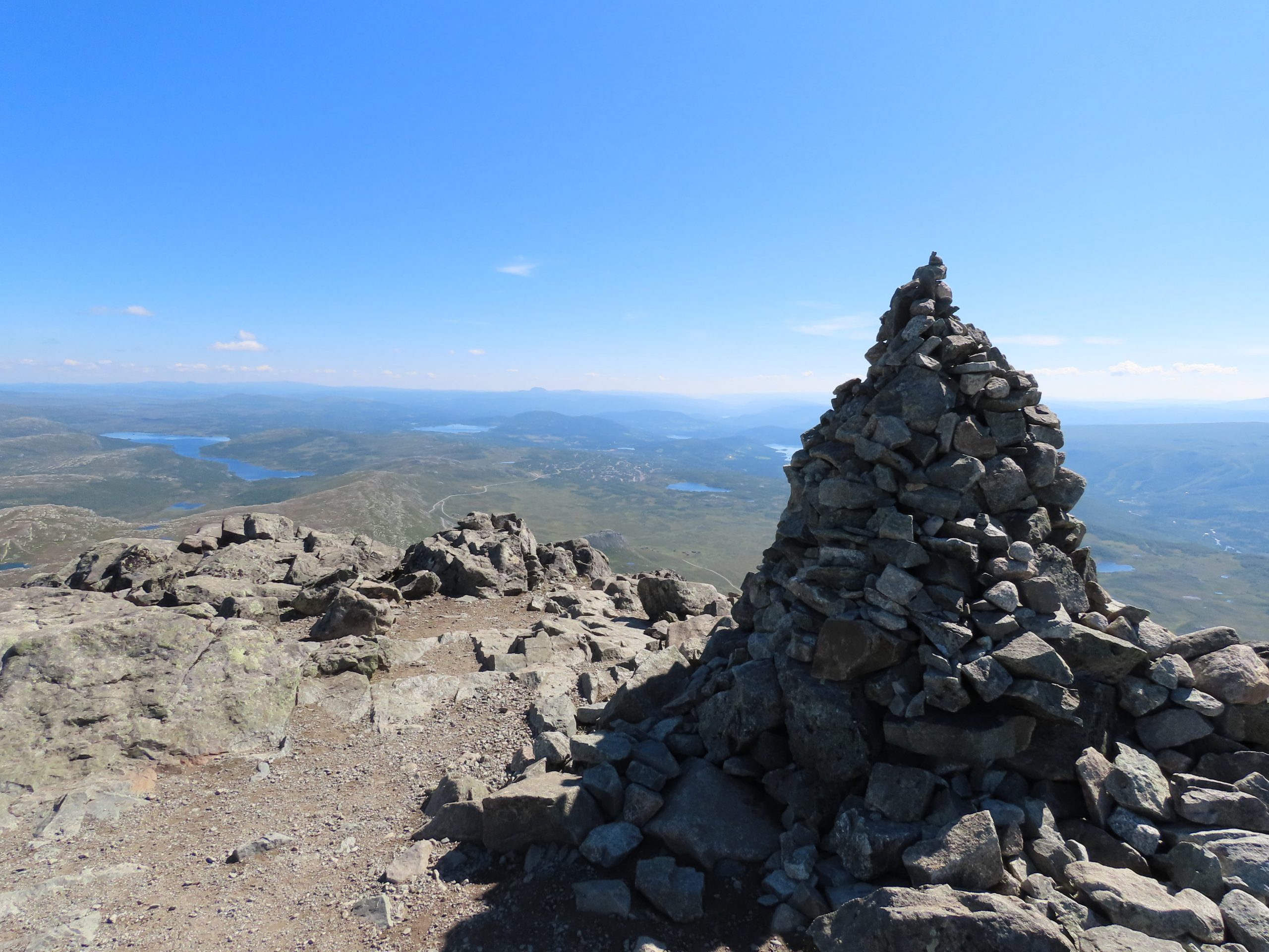 Bitihorn 1607 MOH – porten til Jotunheimen - Varden på Bitihorn