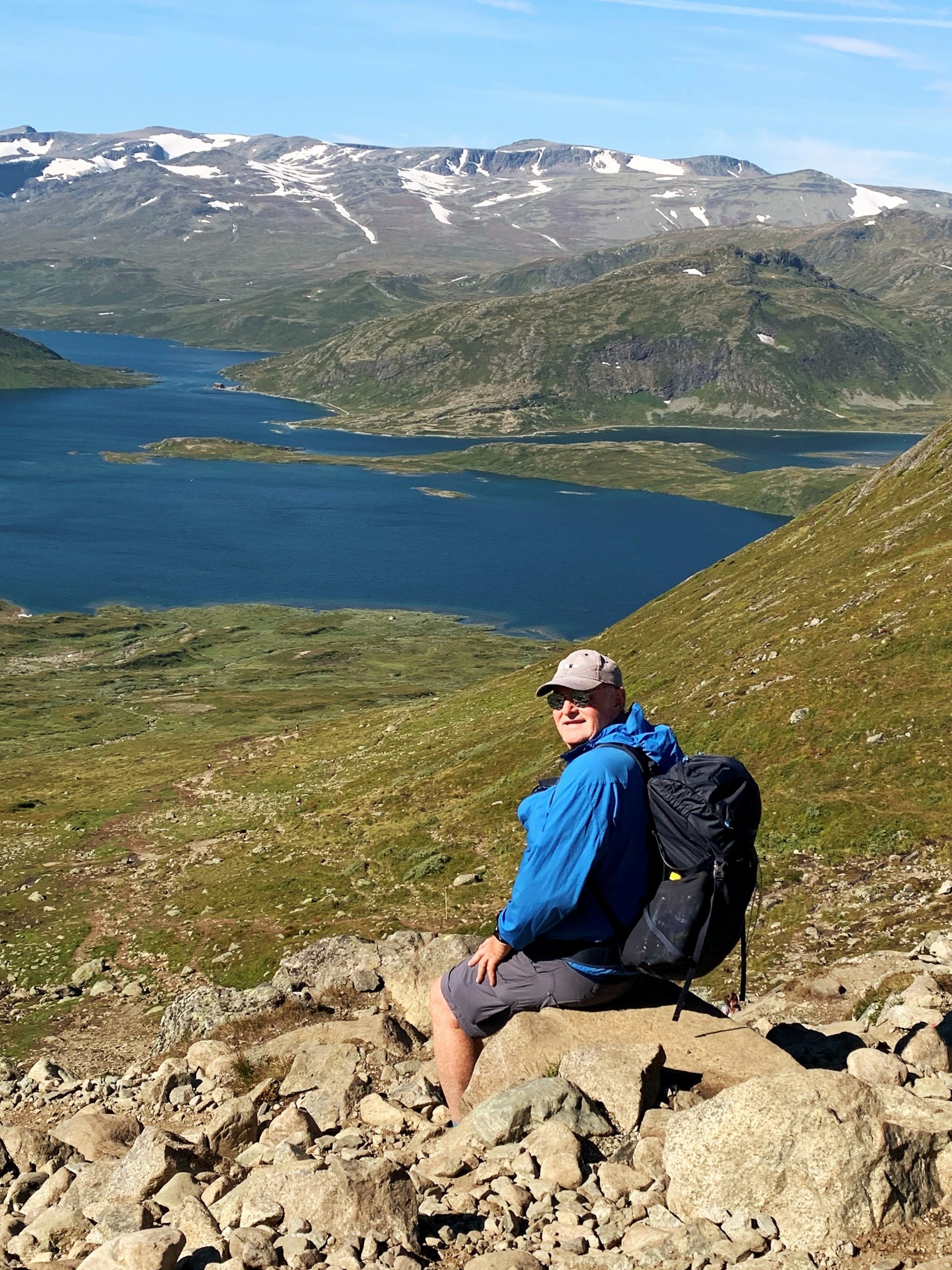 Stille vann i vakre omgivelser like ved parkeringsplassen