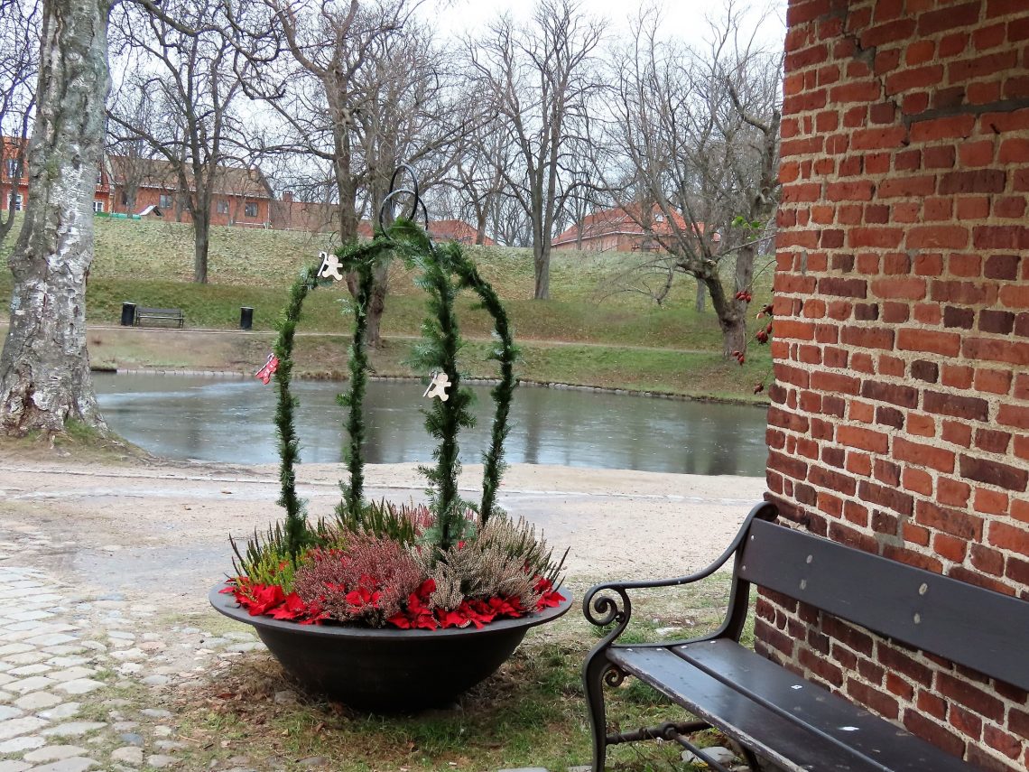 Jul i Gamlebyen passer utmerket til en venninnetur - utenfor Glasshytta med blomsterdekorasjon