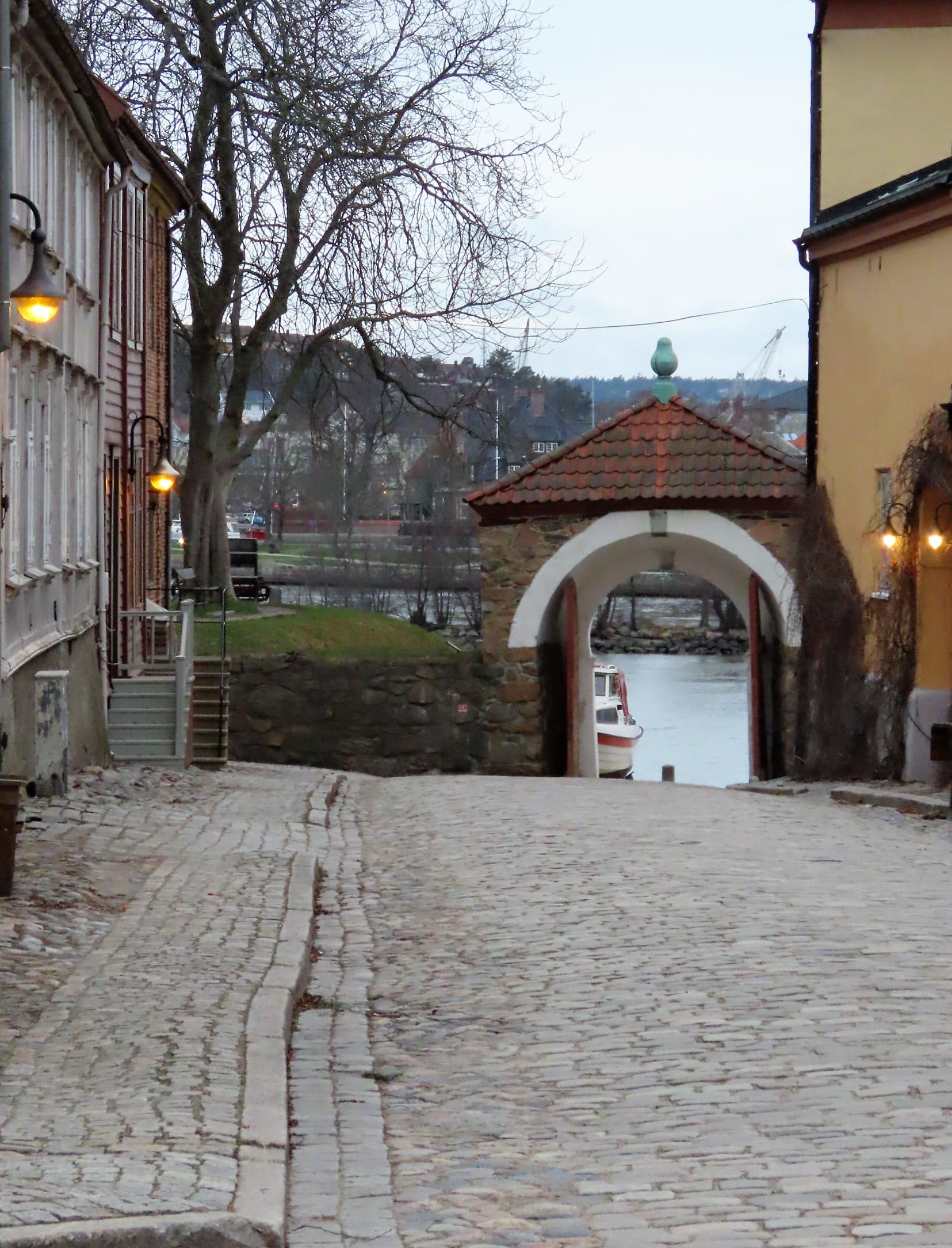 Veien ned mot fergeleiet i Gamlebyen