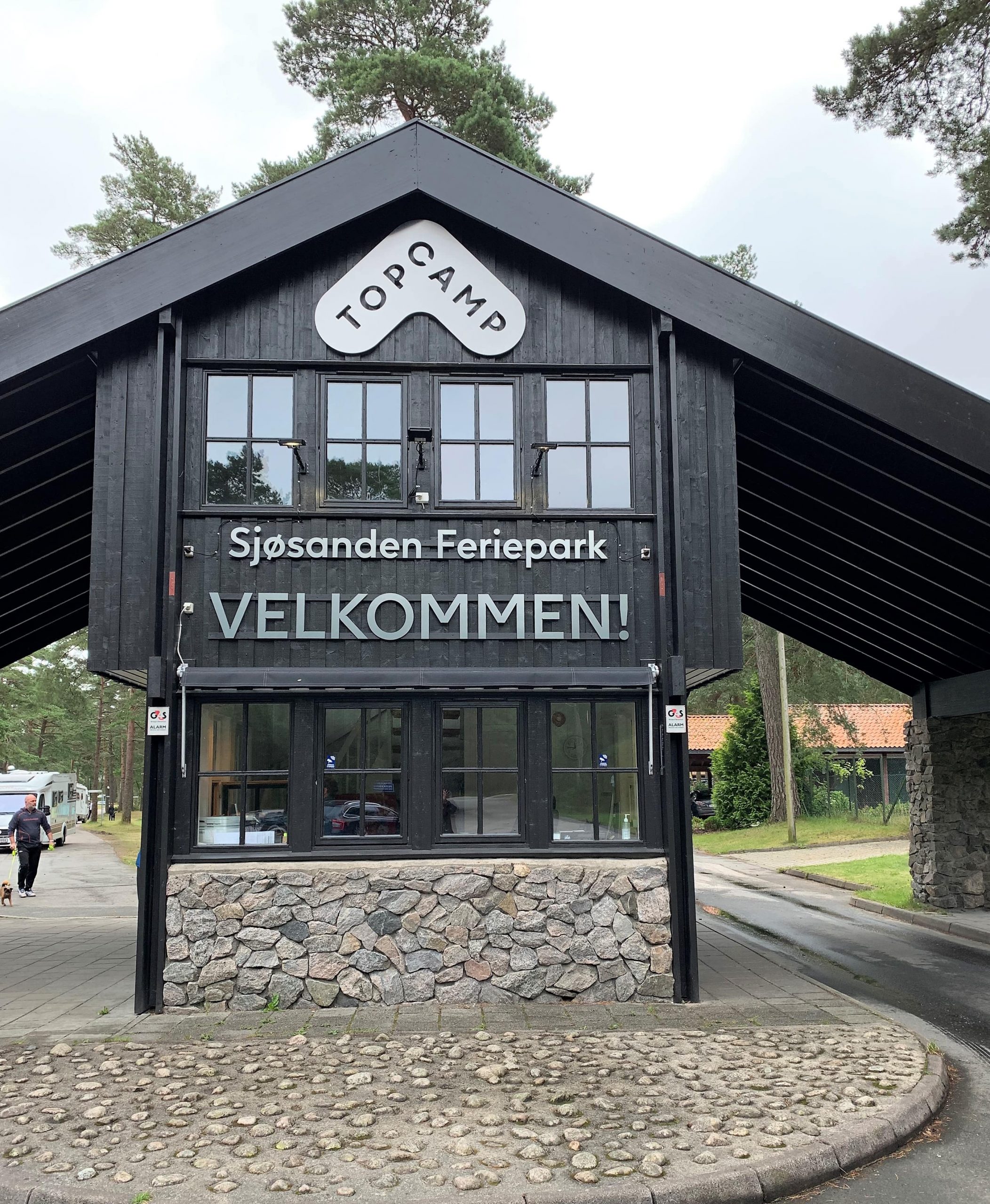 Velkomstbygg inn til Sjøsanden camping