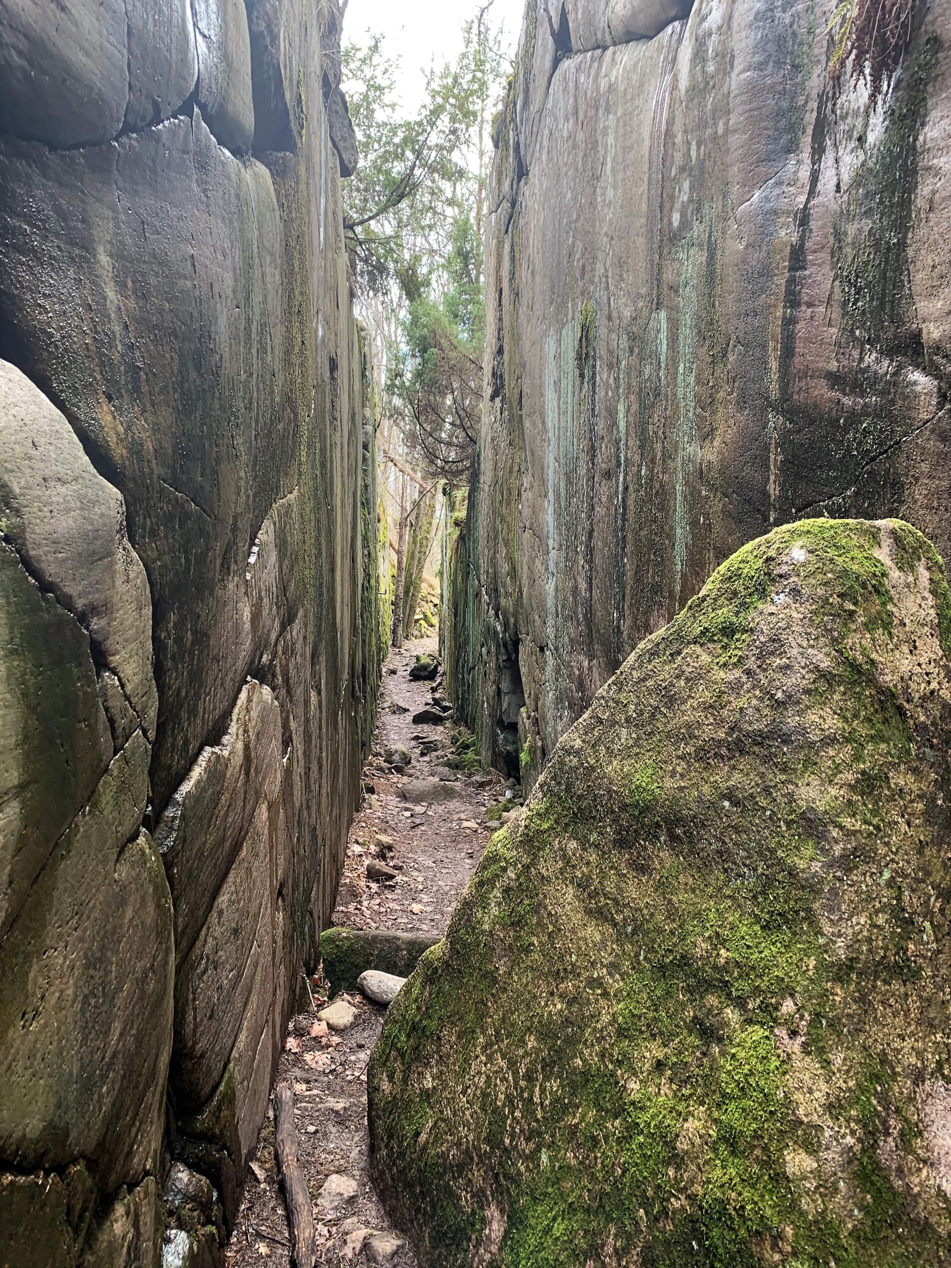 Det er trangt enkelte steder gjennom Skams klove