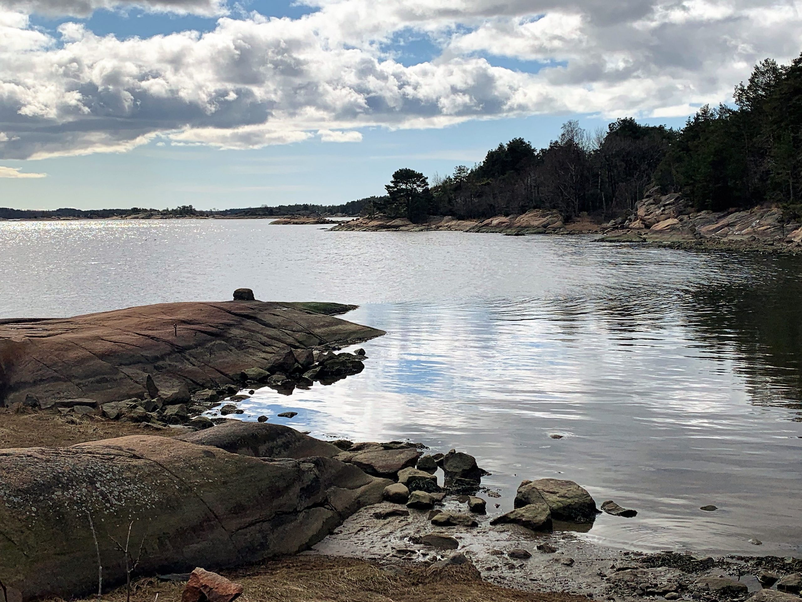 Ei koselig strand nede ved Østerelva ved Kjøkøy fort