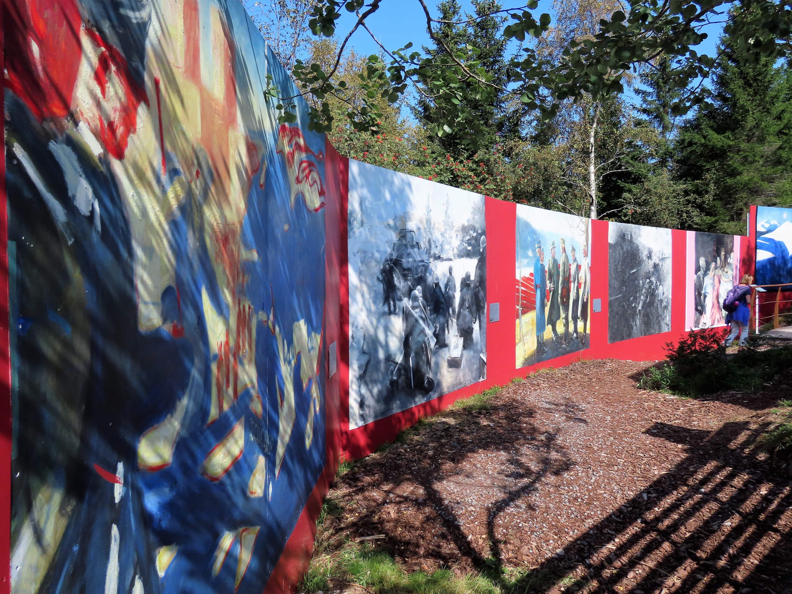 Talende malerier av Vebjørn Sand gjennom hele Roseslottet