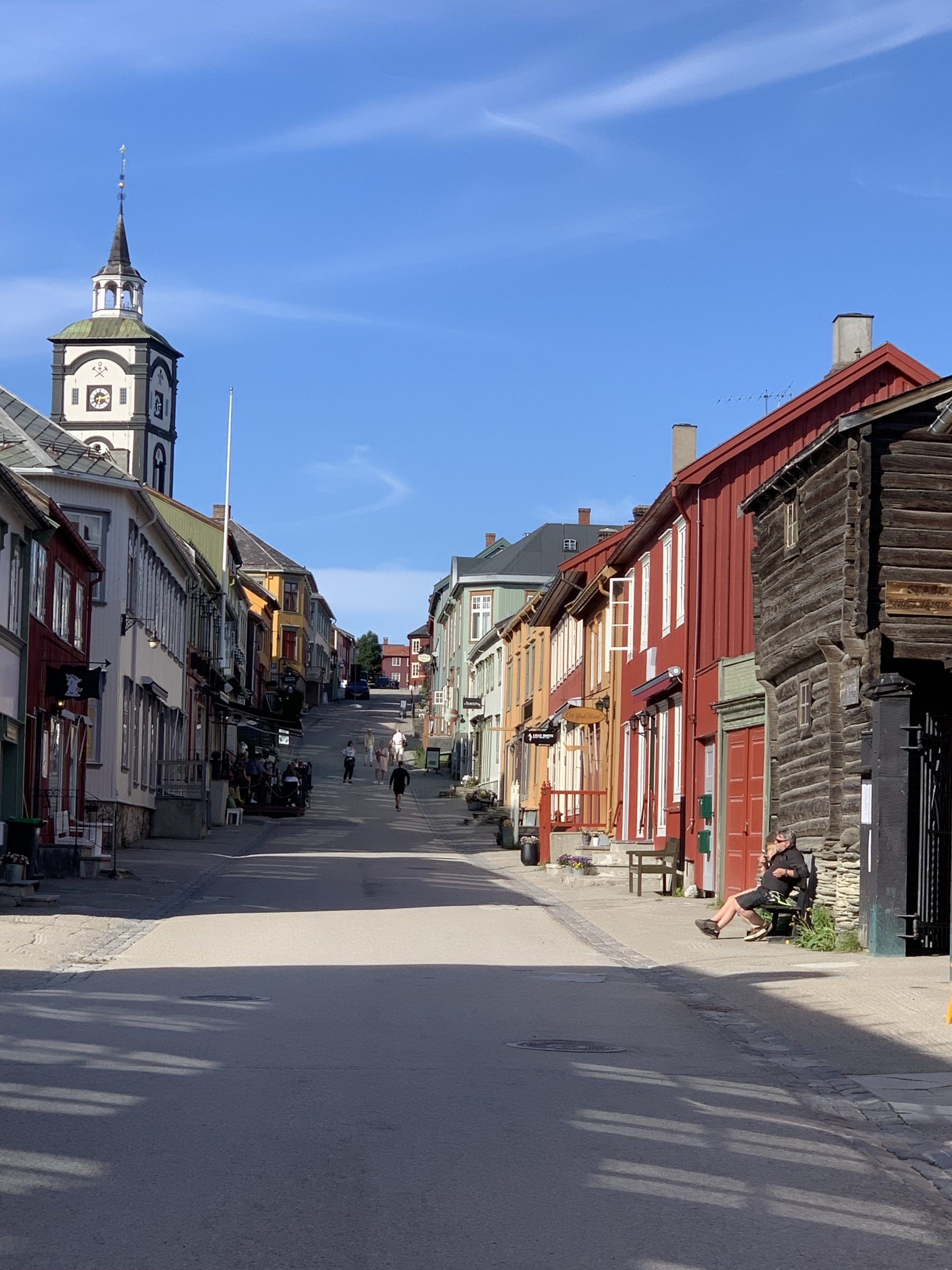 Vi titter oppover Kjerkgata på Røros