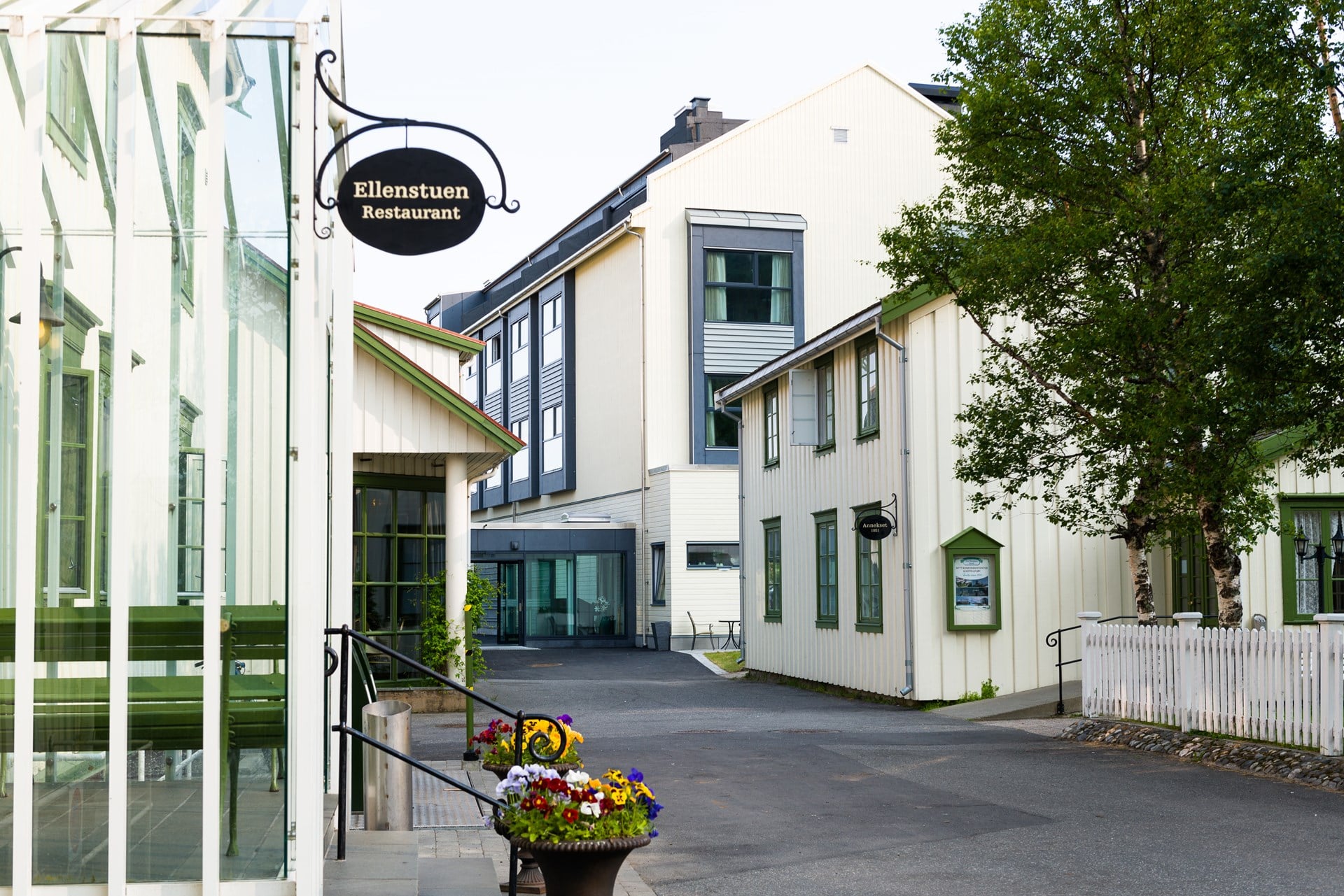 Eksteriør fra Fru Haugans Hotell i Mosjøen Foto Jon Ongkiehong