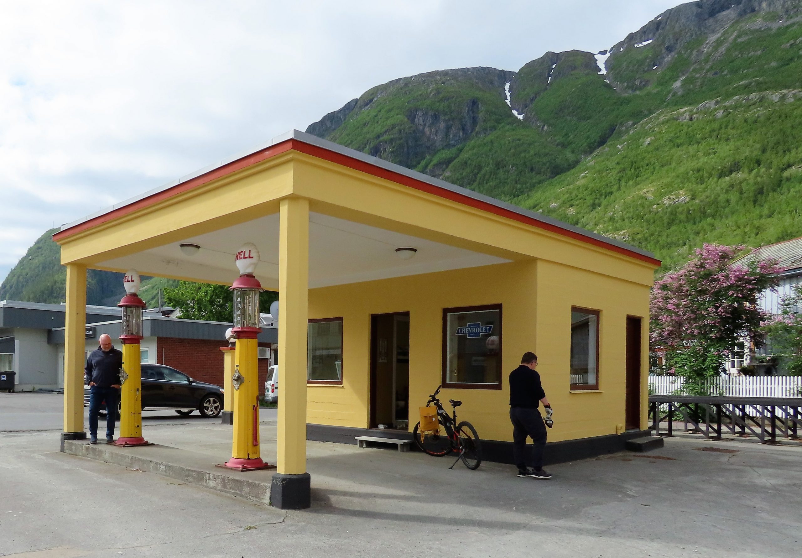 Mosjøen - en historisk opplevelse i Vefsn på Helgeland - En antikvarisk Sjell-stasjon i Mosjøen