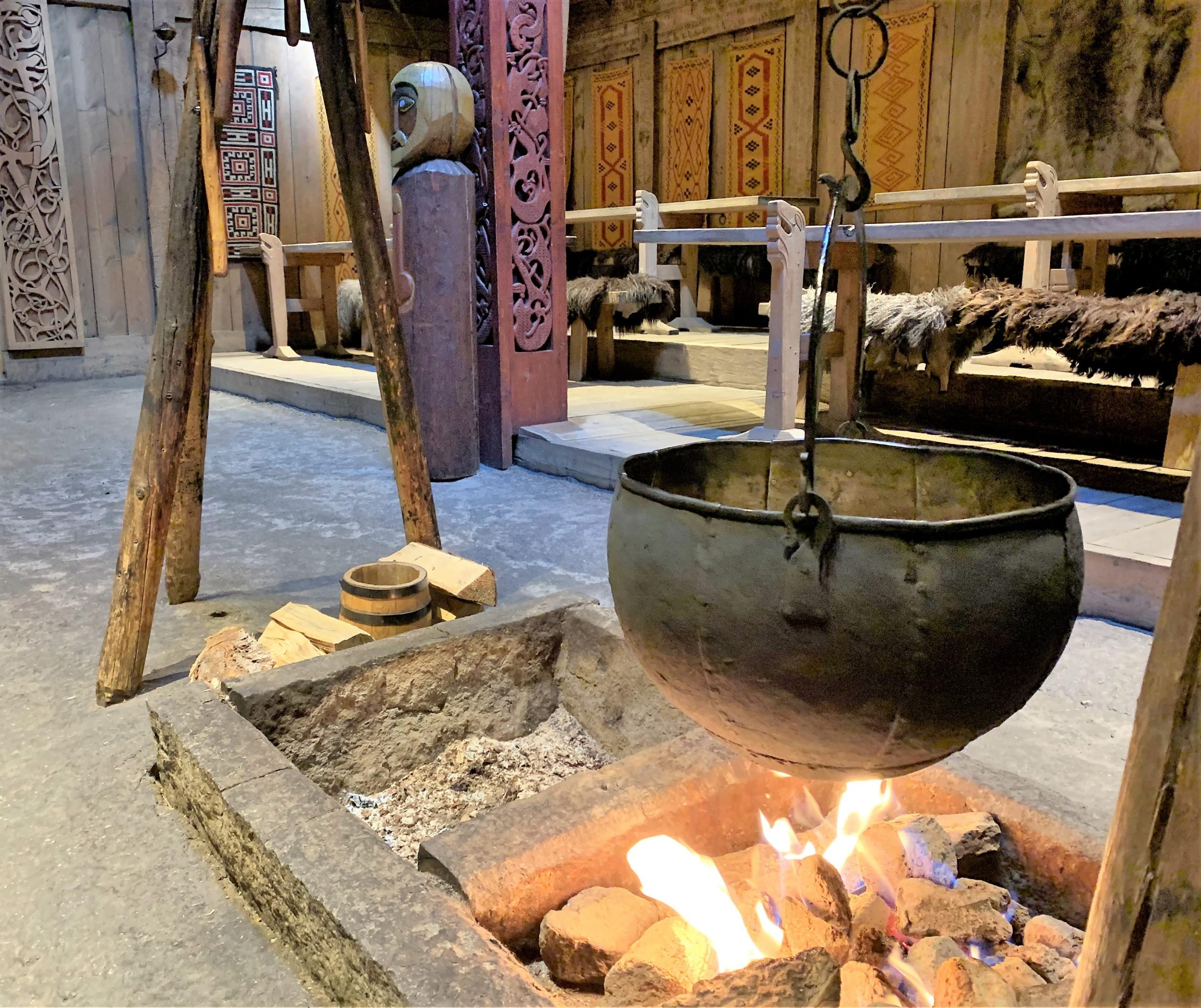 Ildsted inne i Lofotr vikingmuseum