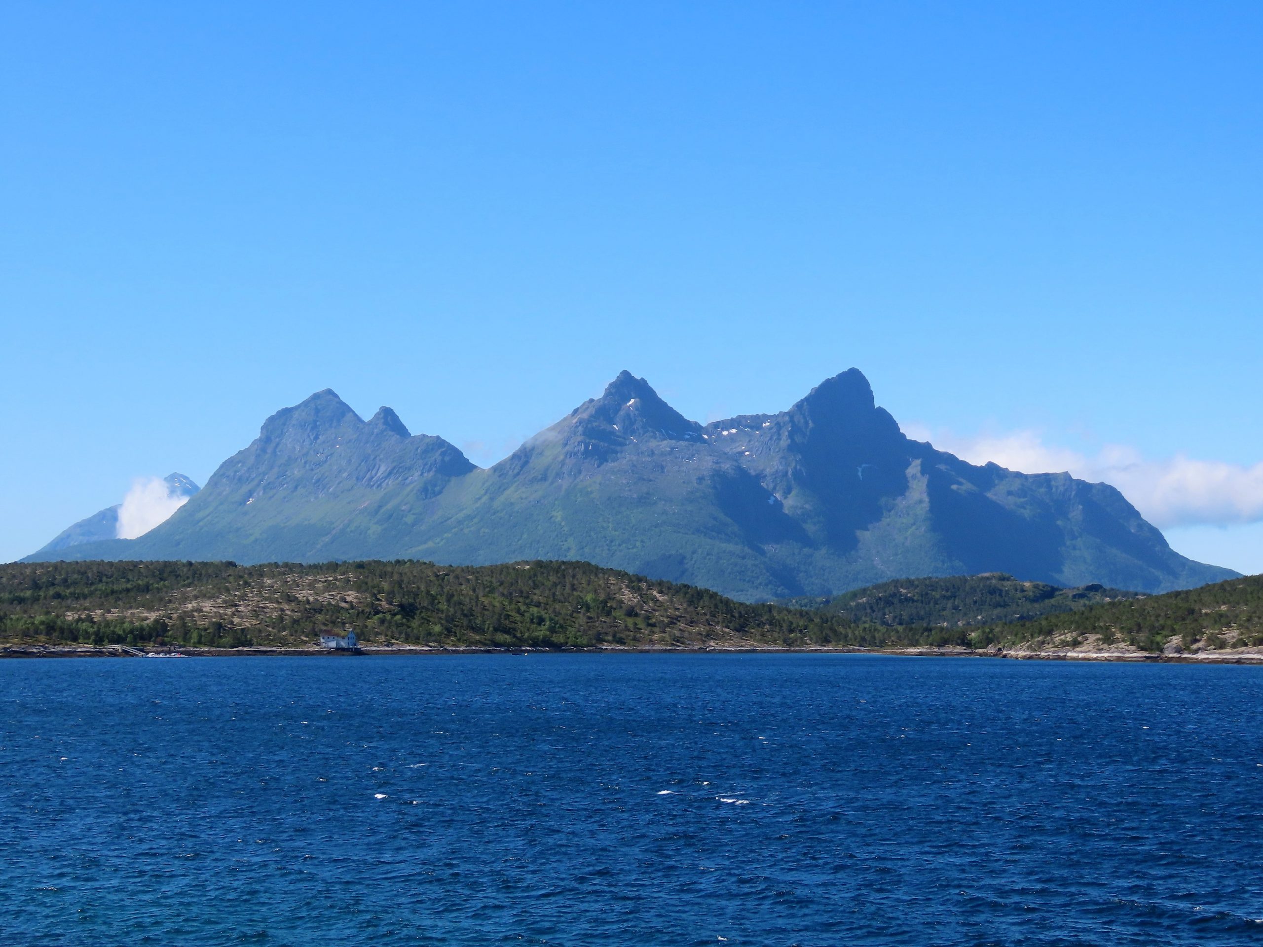Hansbakktinden Egerdalstinden og Hamnestinden
