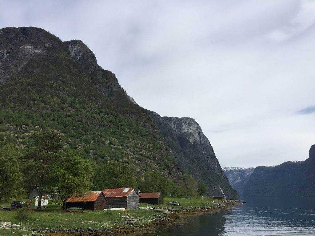 Norgesferie - reisebloggere deler sine eventyrlige reisetips - Nærøyfjorden