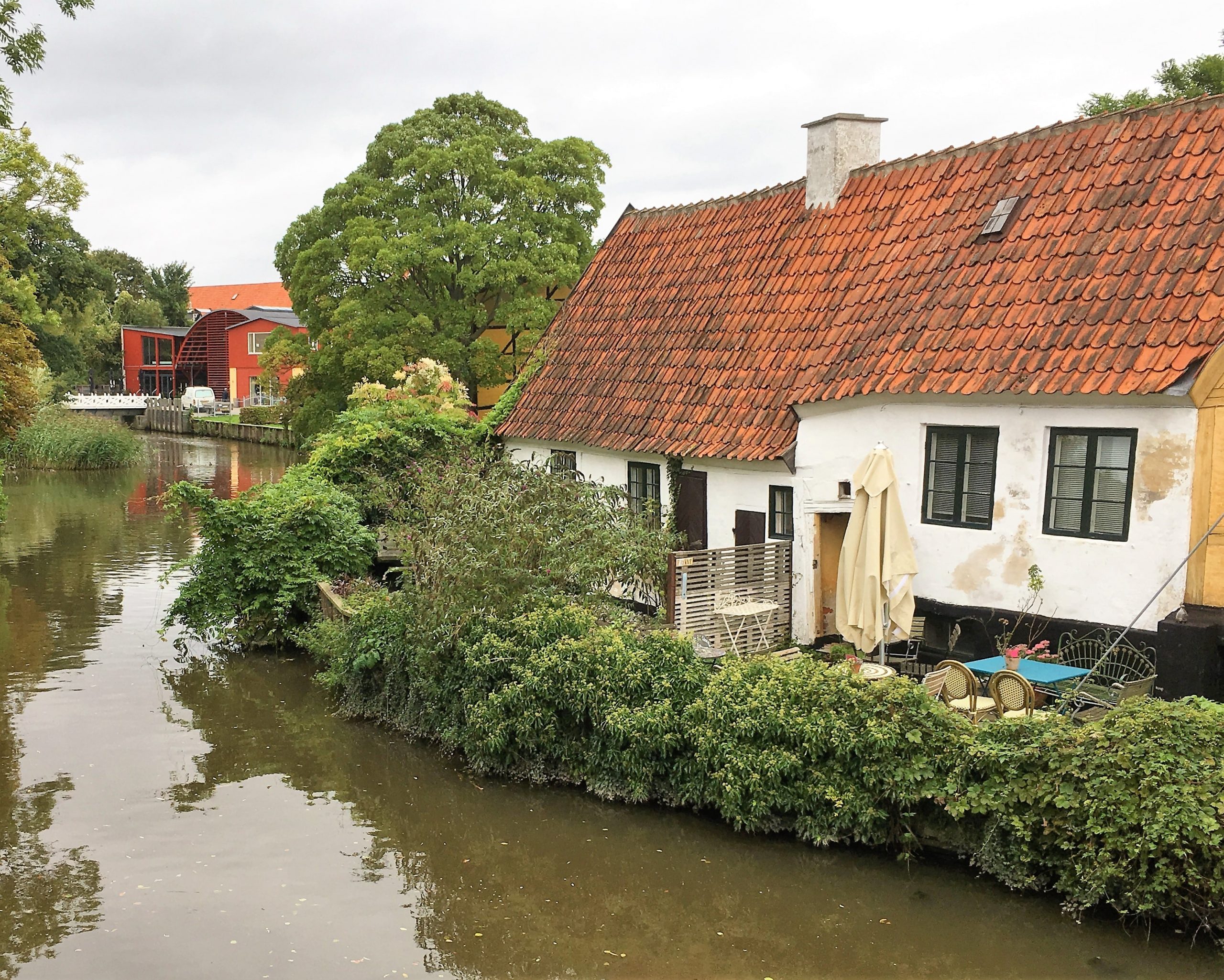 Køge i Danmark – jeg lot meg sjarmere av den gamle byen - kanalen rundt deler av byen