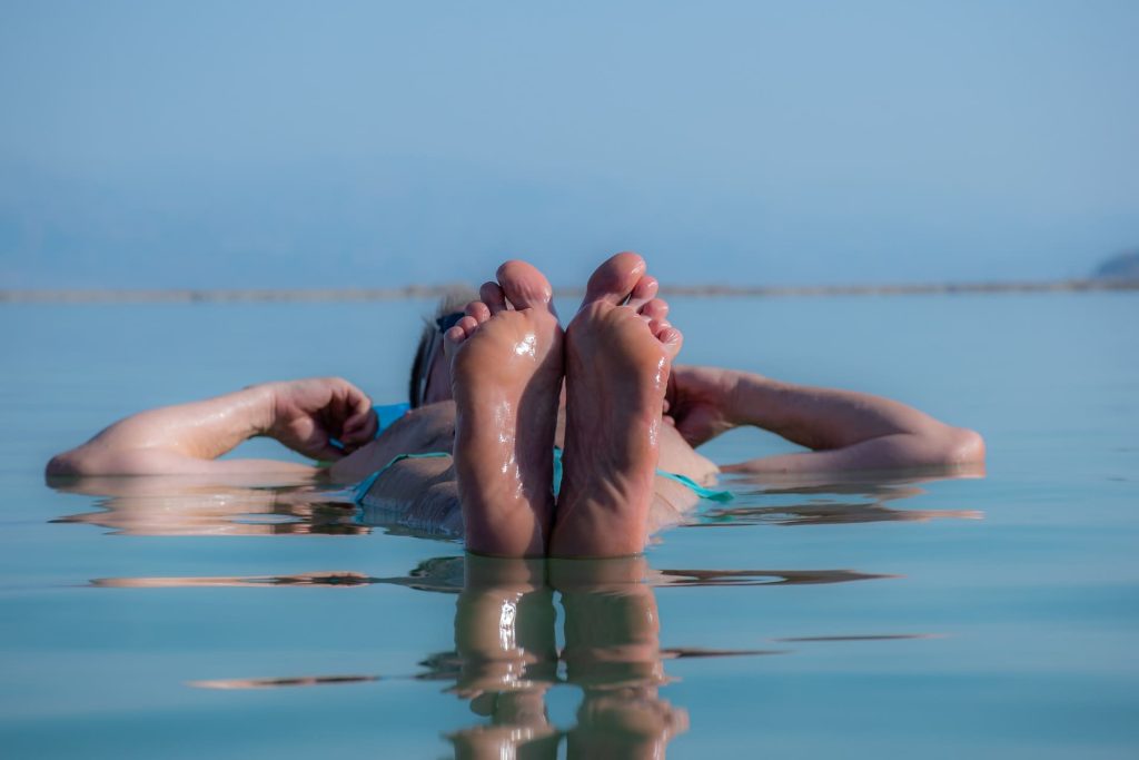 Dødehavet - saltinnholdet lar deg bare flyte