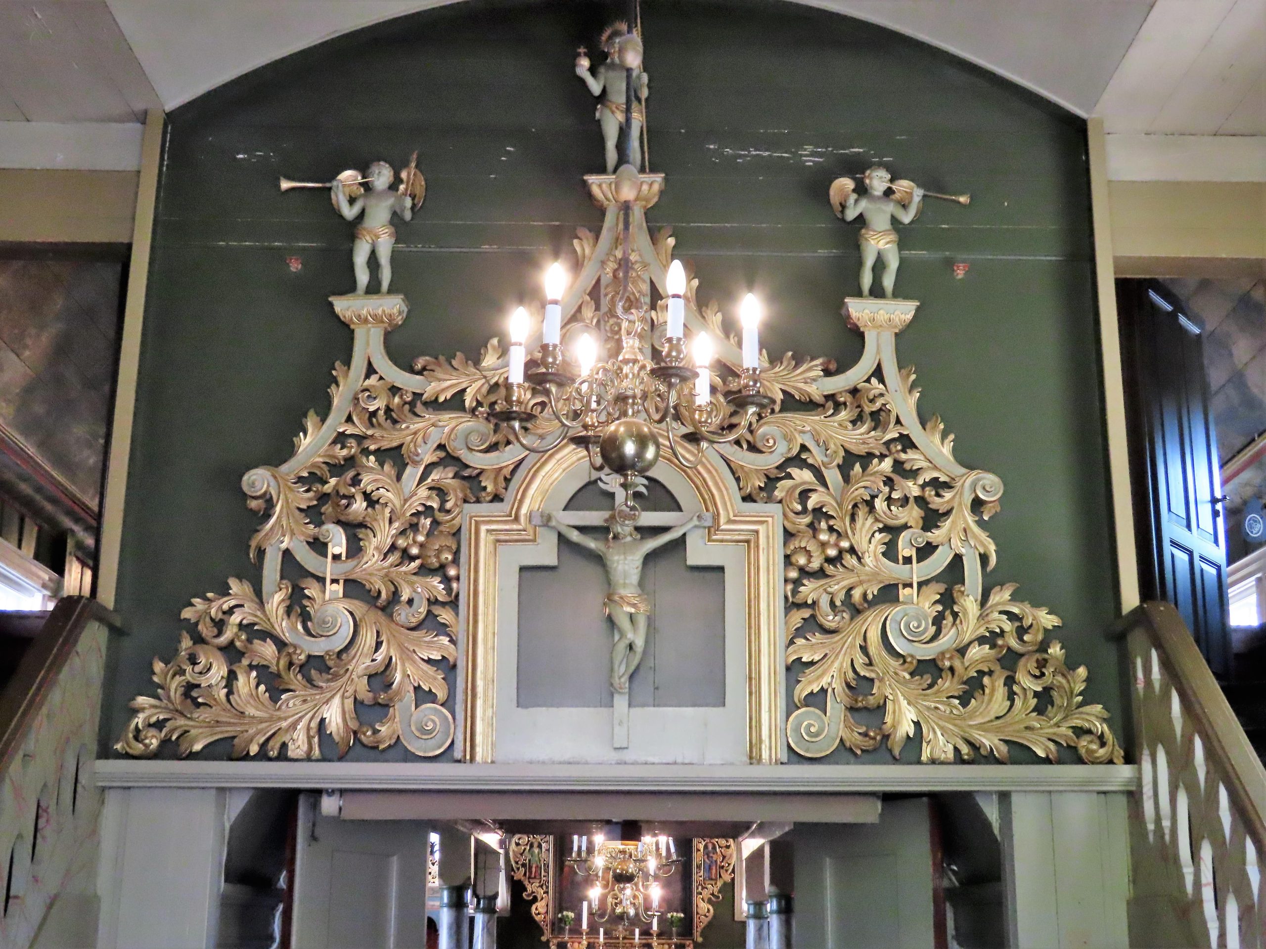 Inngangspartiet i Risør barokkirke