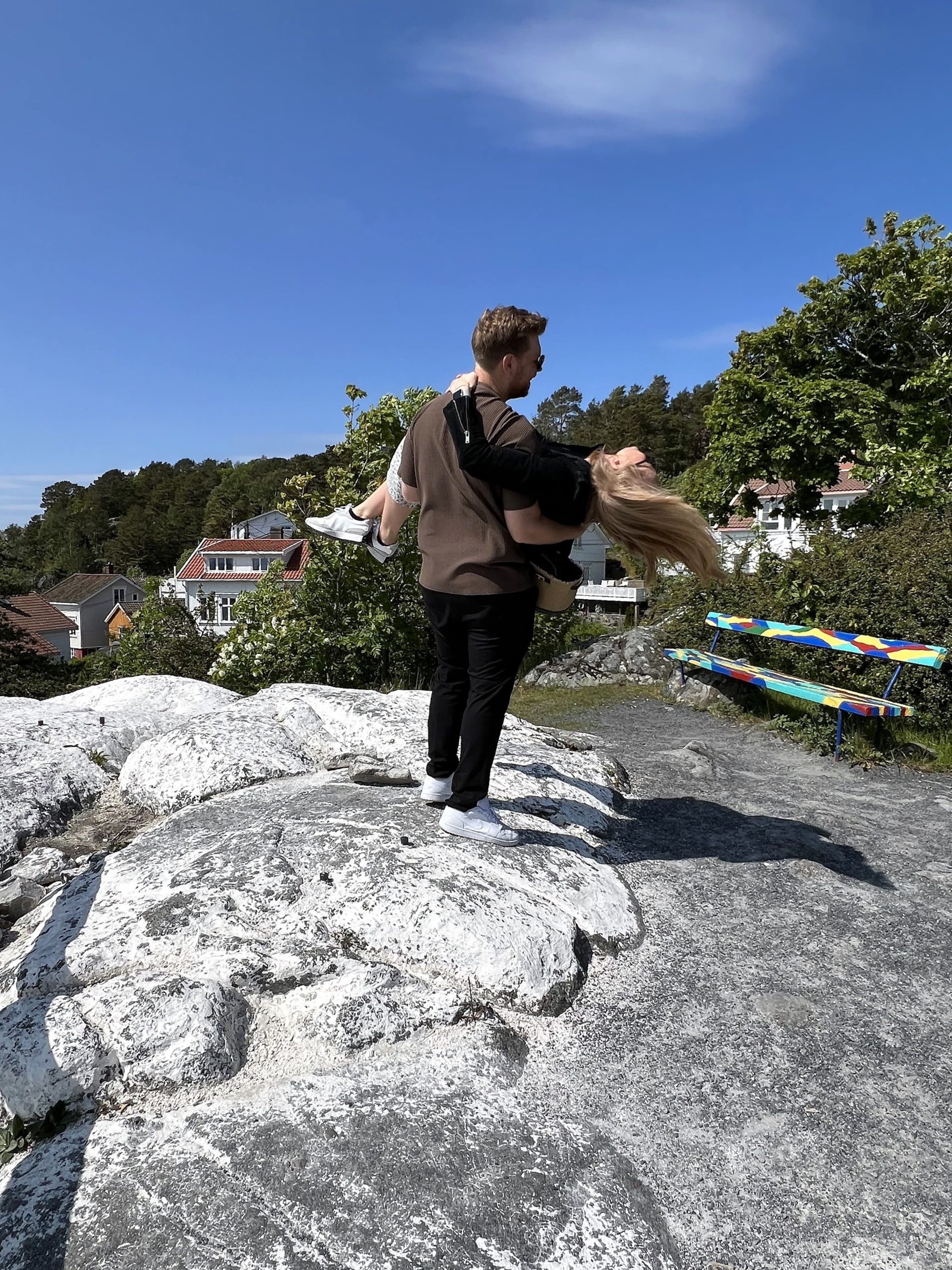 Opplev Risør, trehusbyen langs sørlandskysten - Kjærester ved Risørflekken