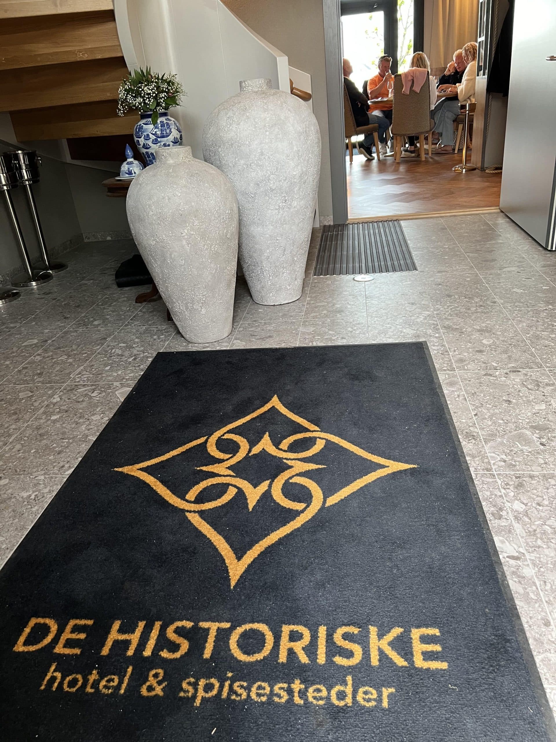 Opplev Risør - trehusbyen langs sørlandskysten - Tollboden er innlemmet i De historiske