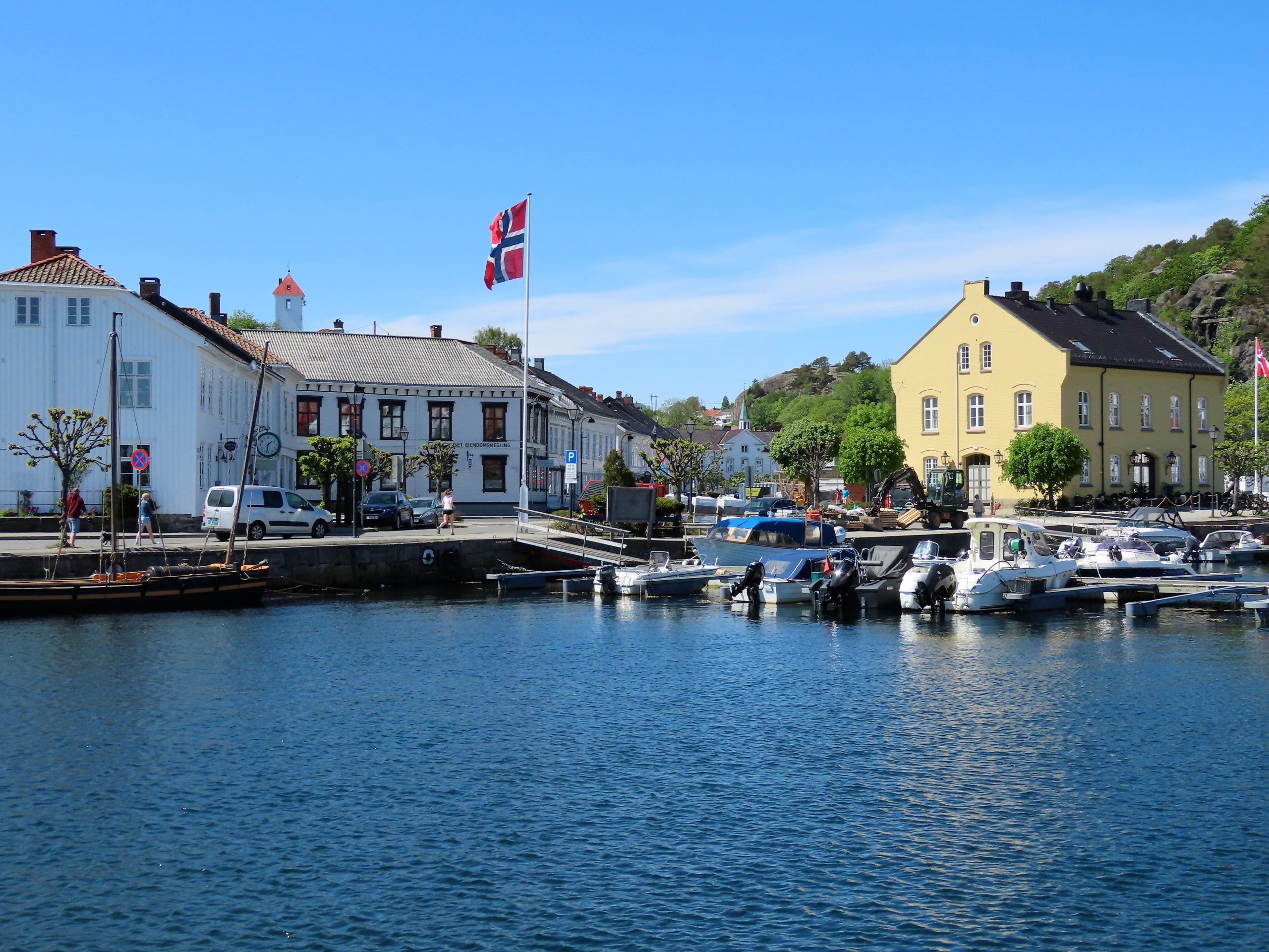 3 byer og 2 flotte fyr - supre ferietips til Sørlandet. Risør sett fra sjøen