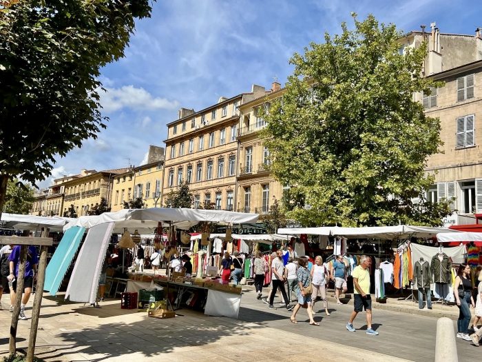 Marked i hovedgaten i Aix-en-Provence