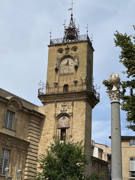 Klokketårn "Tour de l'Horloge" fra 1505