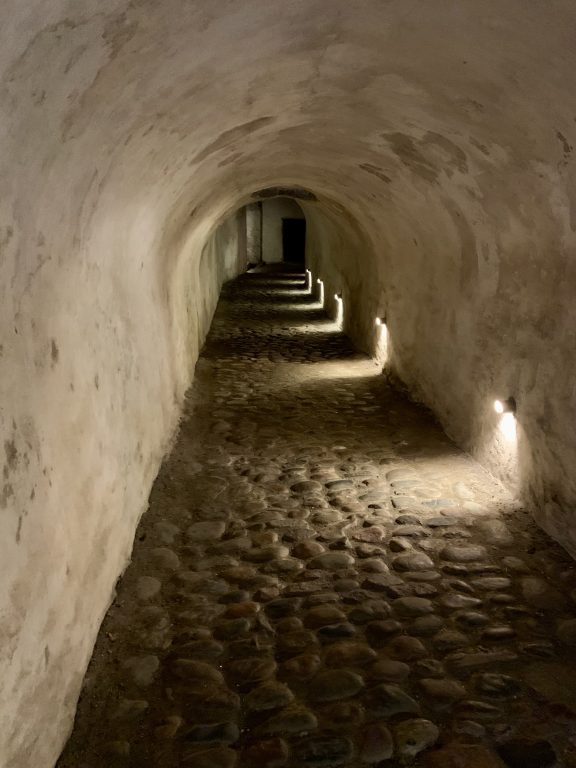 Gangen i kasematten under slottet