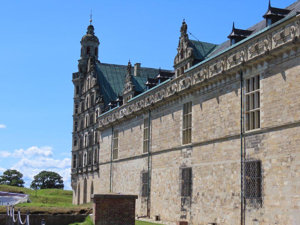 En av flere flotte fasader på Kronborg slott